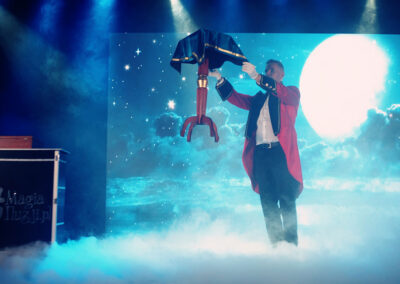 Iluzjonista w domu kultury we Wrocławiu - latający stół