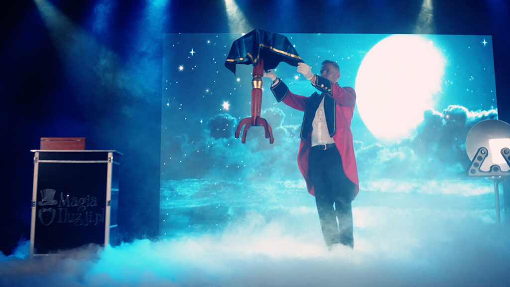 Iluzjonista w domu kultury w Łodzi – latający stół