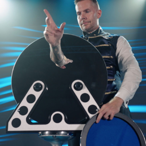 Pokaz iluzji z lustrem w Krakowie &ndash; iluzjonista Marcin Gogołowicz