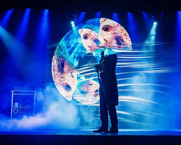 Pokaz iluzji z nowoczesnymi technologiami